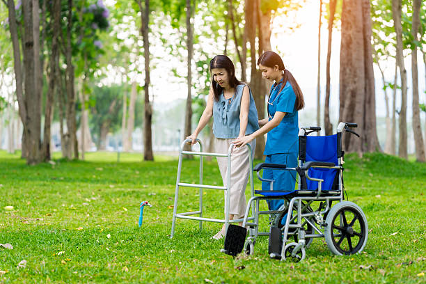 Can a Private Duty Caregiver Help With Transfers and Mobility in Assisted Living?